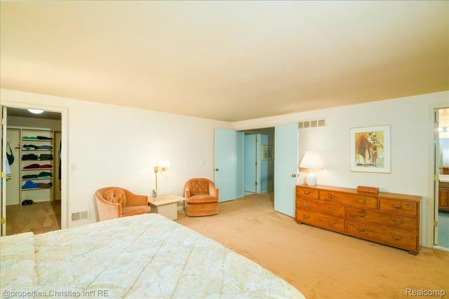 2901 Shadywood Drive, Troy, MI 48098