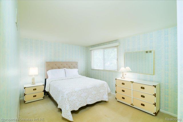 2901 Shadywood Drive, Troy, MI 48098