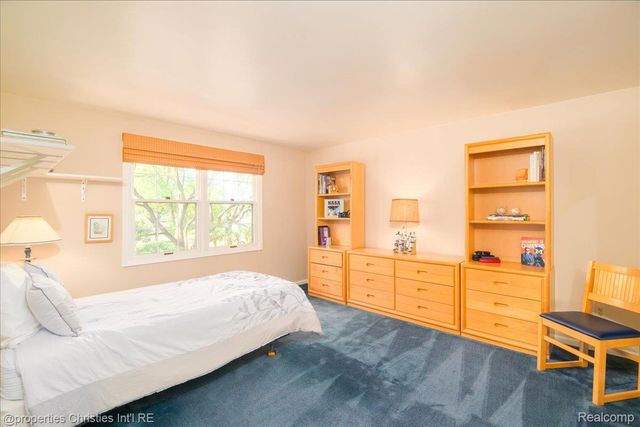 2901 Shadywood Drive, Troy, MI 48098