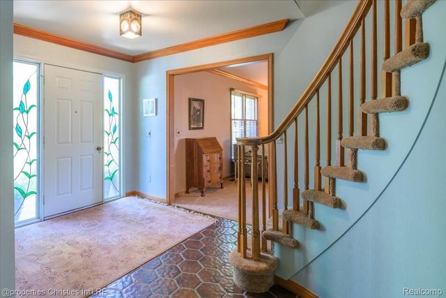 2901 Shadywood Drive, Troy, MI 48098