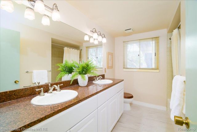 2901 Shadywood Drive, Troy, MI 48098