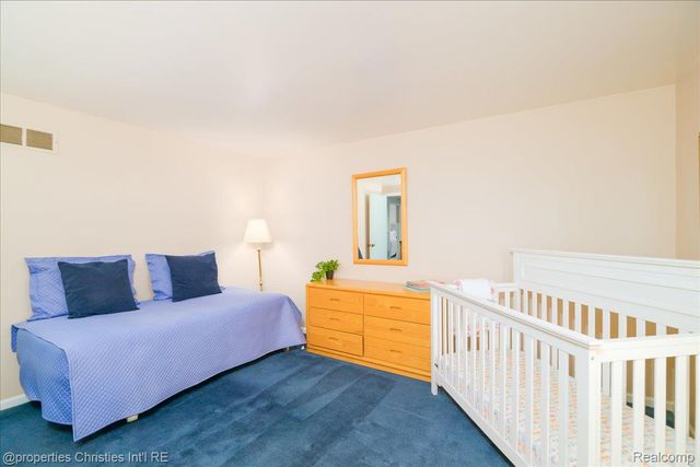 2901 Shadywood Drive, Troy, MI 48098