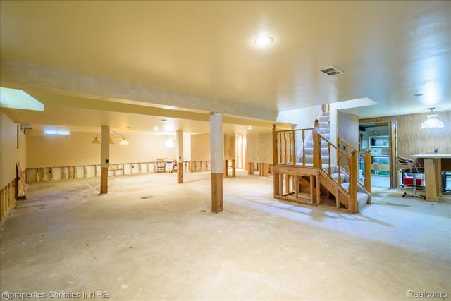 2901 Shadywood Drive, Troy, MI 48098
