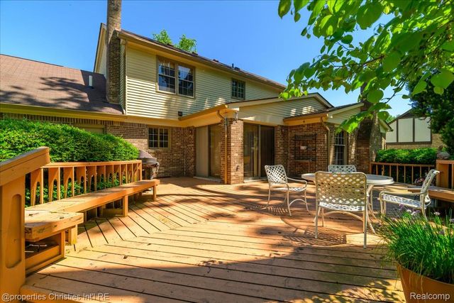2901 Shadywood Drive, Troy, MI 48098