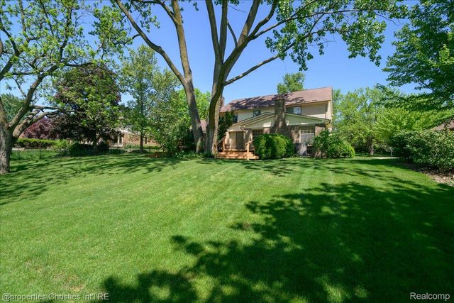 2901 Shadywood Drive, Troy, MI 48098