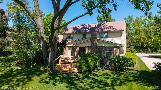 2901 Shadywood Drive, Troy, MI 48098