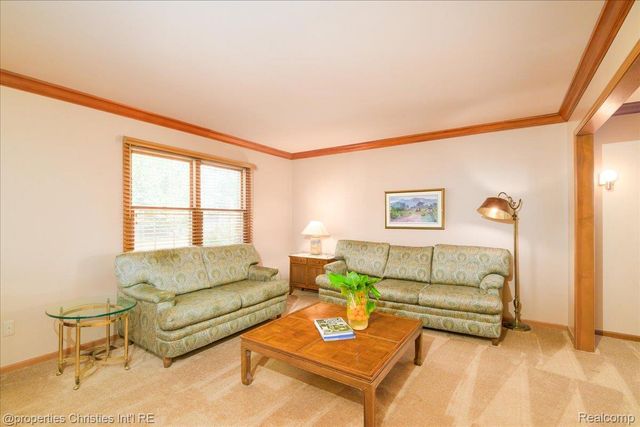 2901 Shadywood Drive, Troy, MI 48098