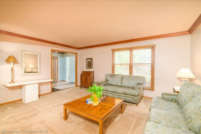 2901 Shadywood Drive, Troy, MI 48098
