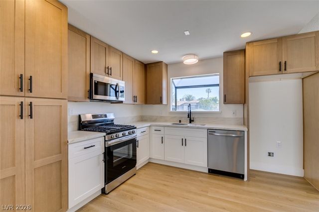 5217 Shady Grove Lane, Las Vegas, NV 89130