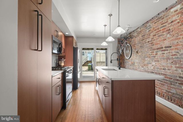 821 S DECKER AVE S, Baltimore, MD 21224