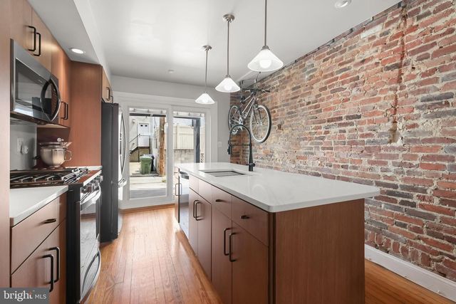 821 S DECKER AVE S, Baltimore, MD 21224