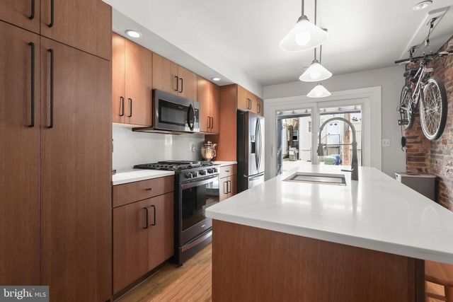 821 S DECKER AVE S, Baltimore, MD 21224