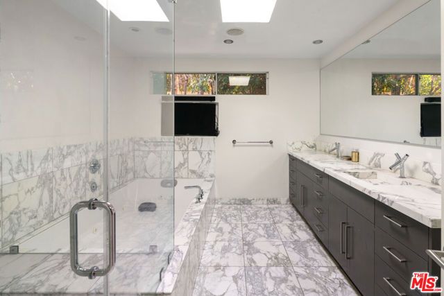 1506 Blue Jay Way, Los Angeles, CA 90069