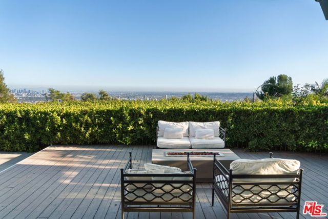 1506 Blue Jay Way, Los Angeles, CA 90069