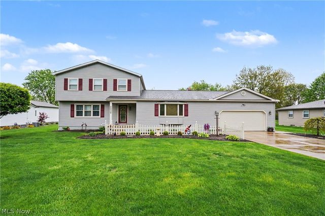 6645 Summit Drive, Canfield, OH 44406