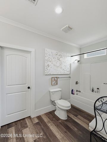 10501 Pin Oak Drive, Biloxi, MS 39532