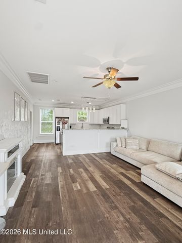 10501 Pin Oak Drive, Biloxi, MS 39532