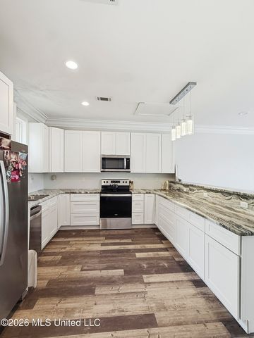 10501 Pin Oak Drive, Biloxi, MS 39532