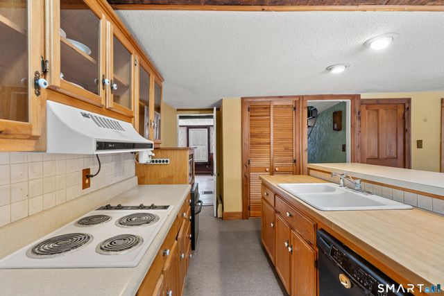 392 Boston Neck Road, Suffield, CT 06078