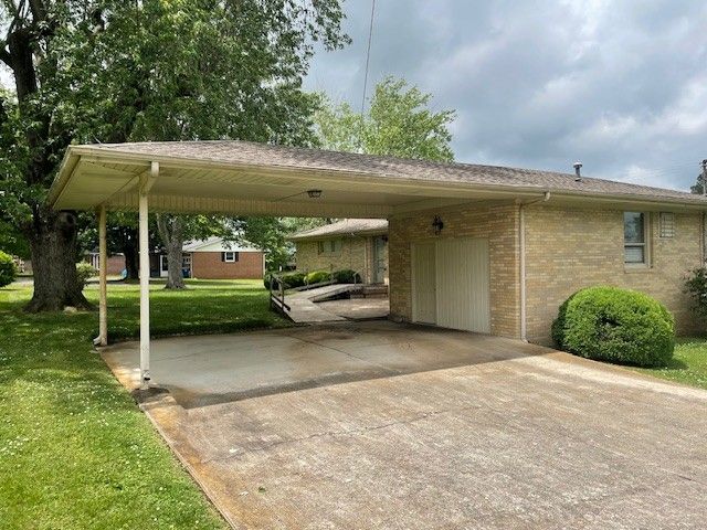 206 Fairlane Dr, Shelbyville, TN 37160