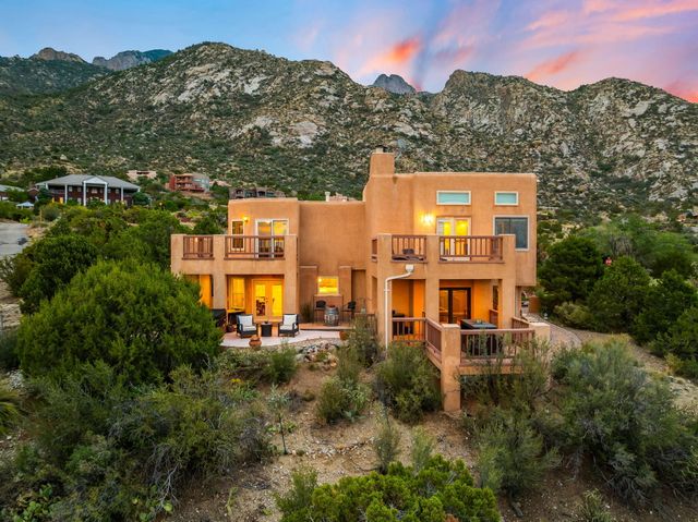 18 Tierra Monte Drive NE, Albuquerque, NM 87122