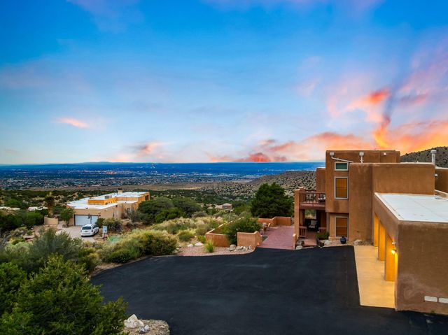 18 Tierra Monte Drive NE, Albuquerque, NM 87122