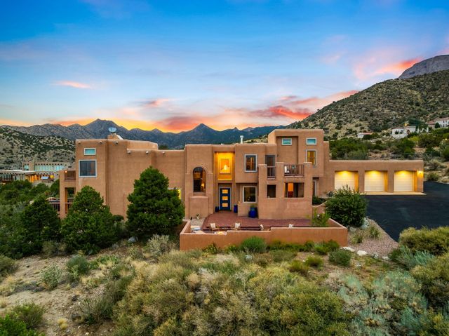 18 Tierra Monte Drive NE, Albuquerque, NM 87122