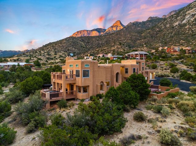 18 Tierra Monte Drive NE, Albuquerque, NM 87122