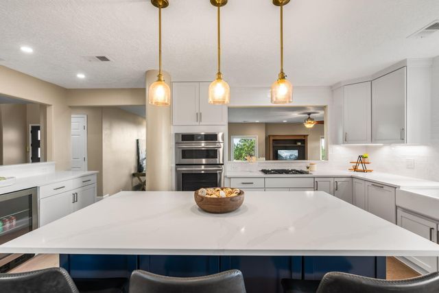 18 Tierra Monte Drive NE, Albuquerque, NM 87122