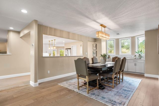 18 Tierra Monte Drive NE, Albuquerque, NM 87122