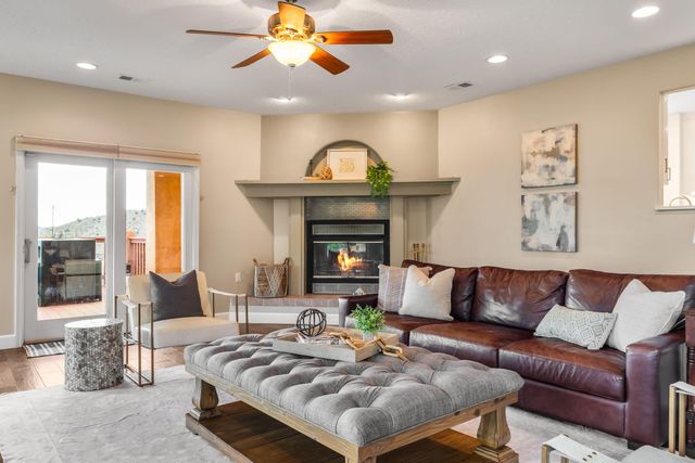 18 Tierra Monte Drive NE, Albuquerque, NM 87122