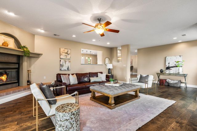 18 Tierra Monte Drive NE, Albuquerque, NM 87122