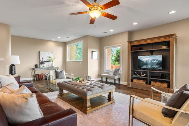 18 Tierra Monte Drive NE, Albuquerque, NM 87122