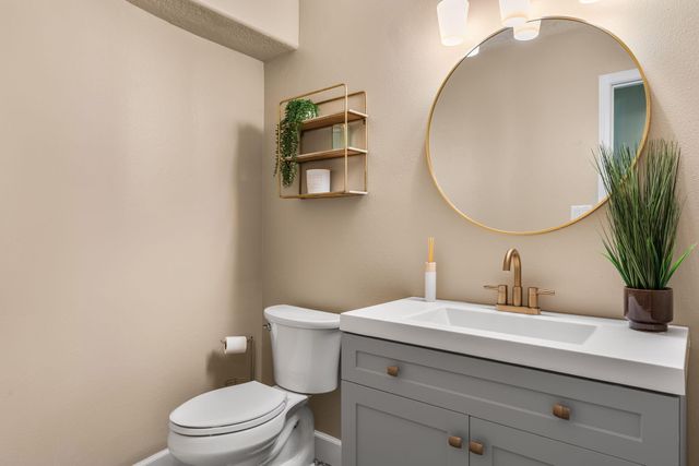 18 Tierra Monte Drive NE, Albuquerque, NM 87122