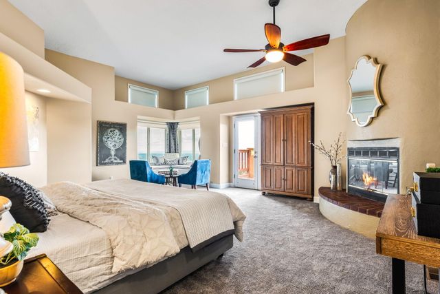 18 Tierra Monte Drive NE, Albuquerque, NM 87122