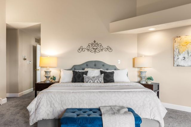 18 Tierra Monte Drive NE, Albuquerque, NM 87122