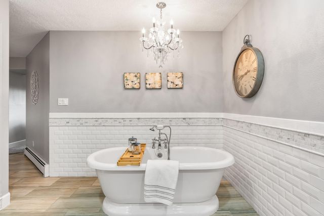18 Tierra Monte Drive NE, Albuquerque, NM 87122
