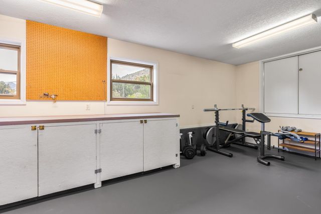 18 Tierra Monte Drive NE, Albuquerque, NM 87122