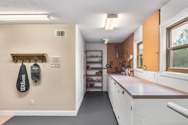 18 Tierra Monte Drive NE, Albuquerque, NM 87122