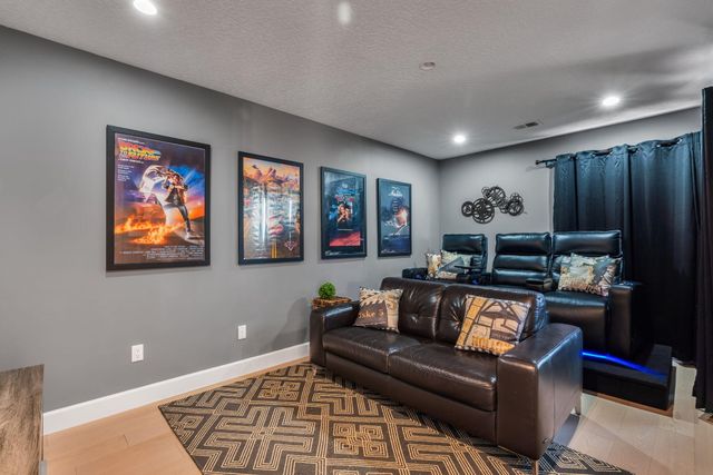 18 Tierra Monte Drive NE, Albuquerque, NM 87122