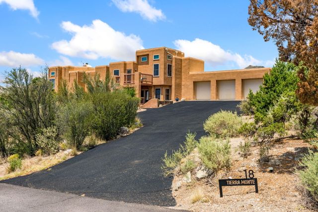 18 Tierra Monte Drive NE, Albuquerque, NM 87122