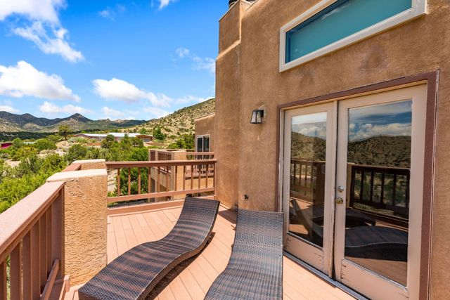 18 Tierra Monte Drive NE, Albuquerque, NM 87122