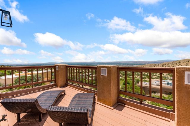 18 Tierra Monte Drive NE, Albuquerque, NM 87122