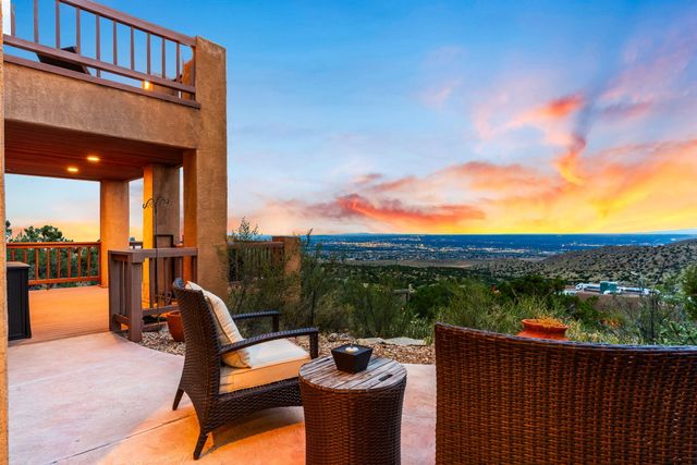 18 Tierra Monte Drive NE, Albuquerque, NM 87122