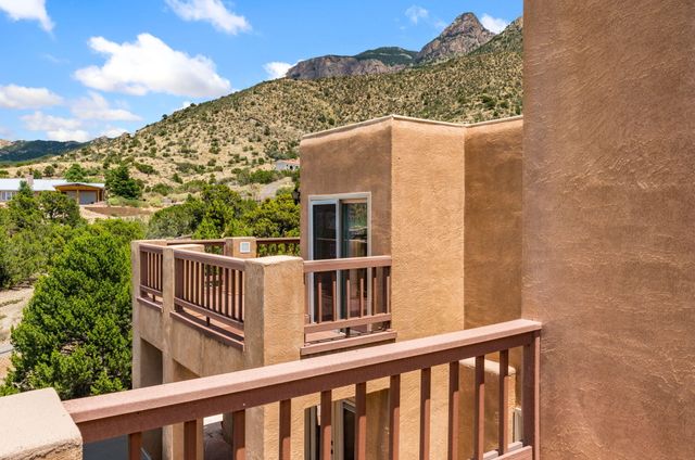 18 Tierra Monte Drive NE, Albuquerque, NM 87122