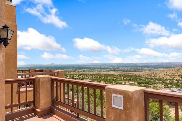 18 Tierra Monte Drive NE, Albuquerque, NM 87122