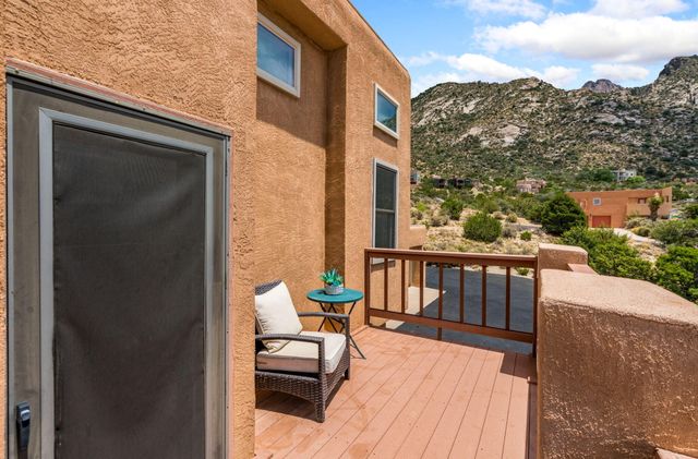 18 Tierra Monte Drive NE, Albuquerque, NM 87122