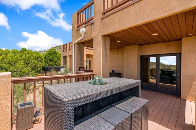18 Tierra Monte Drive NE, Albuquerque, NM 87122