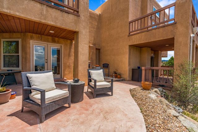 18 Tierra Monte Drive NE, Albuquerque, NM 87122