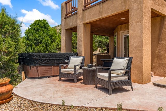 18 Tierra Monte Drive NE, Albuquerque, NM 87122